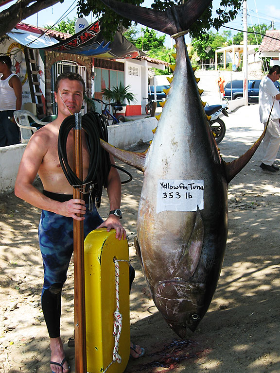 how much is a 200 pound yellowfin tuna worth